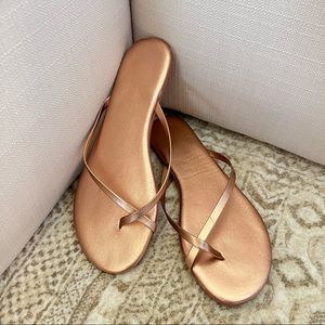 NWOT TKEES Riley Beach Pearl sz 8